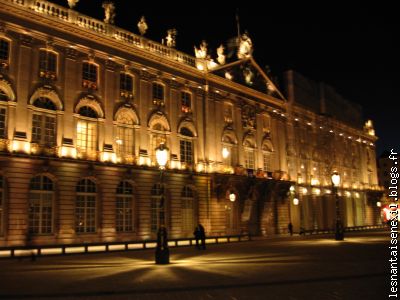 La mairie by night